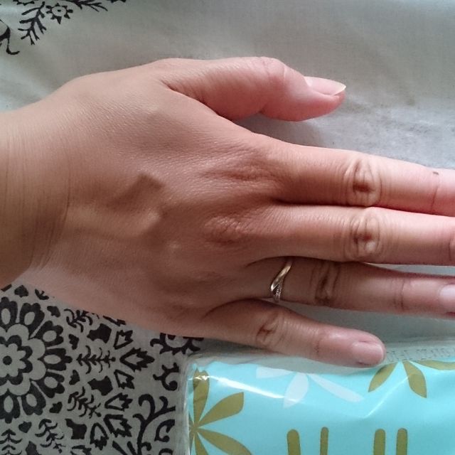 【4℃ BRIDAL(ヨンドシーブライダル)の口コミ】 シンプルなデザインで、ぷっくりしている指の私にも綺麗にはめられること…
