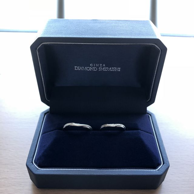 【銀座ダイヤモンドシライシの口コミ】 ダイヤモンドが斜めに入っているデザインで探していました。何軒か回って…