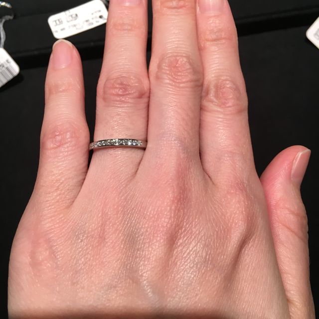 【ティファニー(Tiffany & Co.)の口コミ】 スタイリッシュでオシャレなエタニティリングだと思います。デザイン力の…