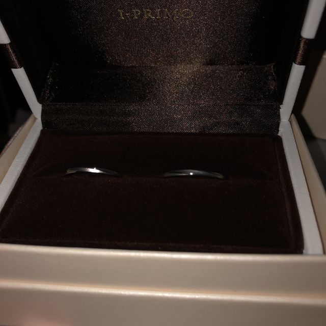 【アイプリモ(I-PRIMO)の口コミ】 お手頃な価格で、デザインも放射線状にカットが入っていて、シンプルなデ…