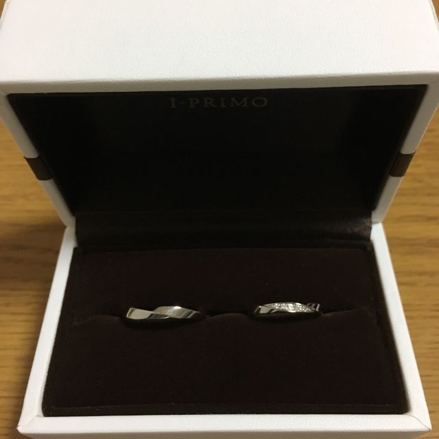 【アイプリモ(I-PRIMO)の口コミ】 私も旦那も、デザインがペアで気に入りました。ダイヤの部分が日常生活で…
