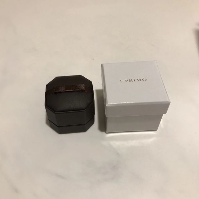 【アイプリモ(I-PRIMO)の口コミ】 ・彼女に似合いそうだったから。
・リングがねじれていてオシャレだったか…