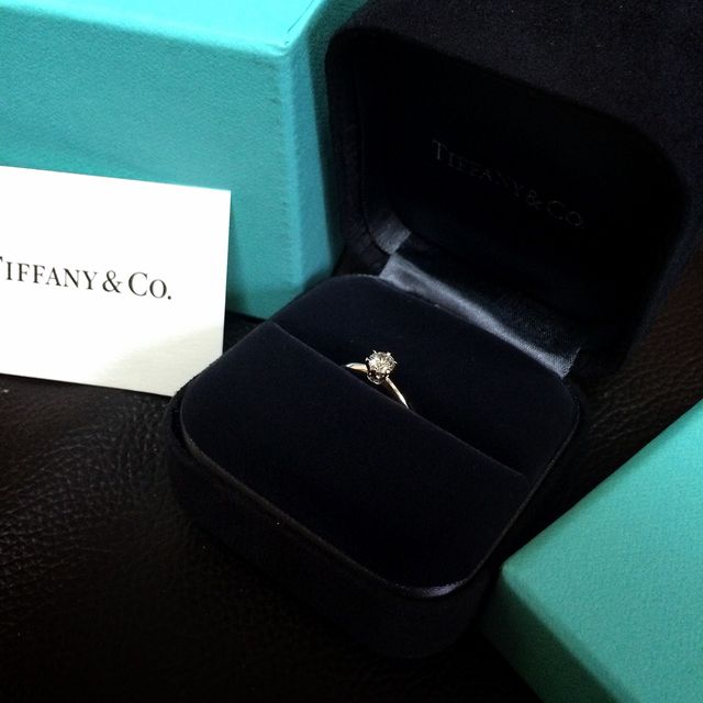 【ティファニー(Tiffany & Co.)の口コミ】 小さい頃から、一粒ダイヤの指輪が欲しいと思っていたので、王道のティフ…