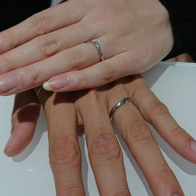 【俄(にわか)の口コミ】 デザイン性とメッセージ性が良く
ピンクダイヤモンドに惹かれました！
V字…