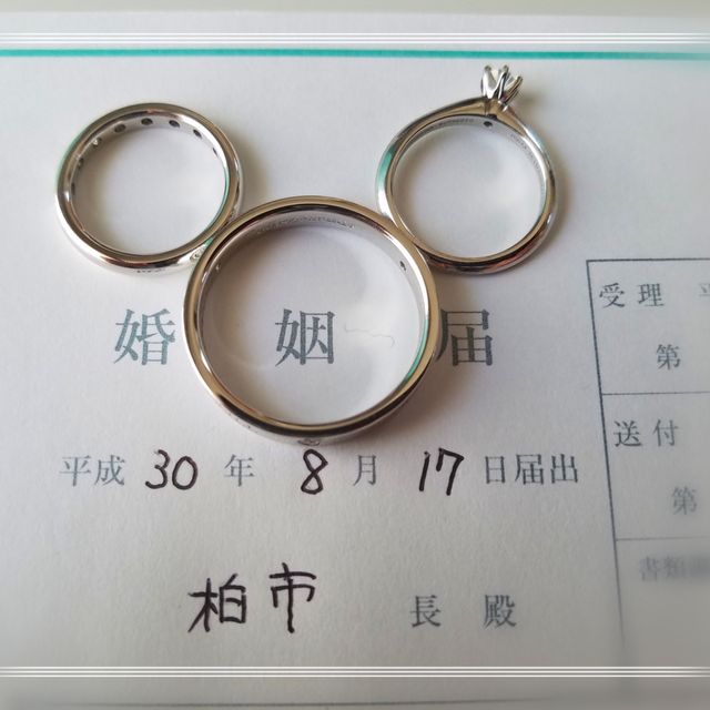 【ティファニー(Tiffany & Co.)の口コミ】 婚約指輪と同じブランドを選びました。
彼女がティファニーで重ね付けをす…