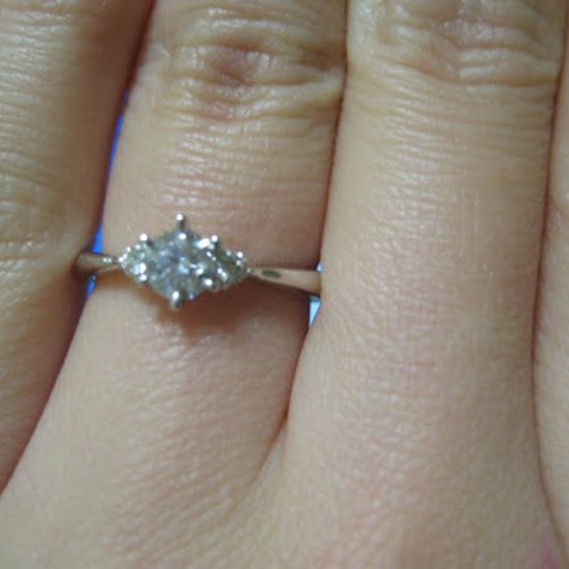 【4℃ BRIDAL(ヨンドシーブライダル)の口コミ】 もともと4℃が好きで

デザインや品質もとても好きなブランドで

女性にも…