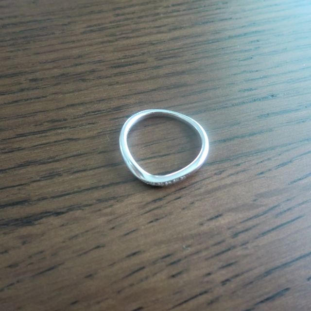 【TASAKI(タサキ)の口コミ】 シンプルなデザイン、且つ、婚約指輪はもらわないので少しでもダイヤが入…