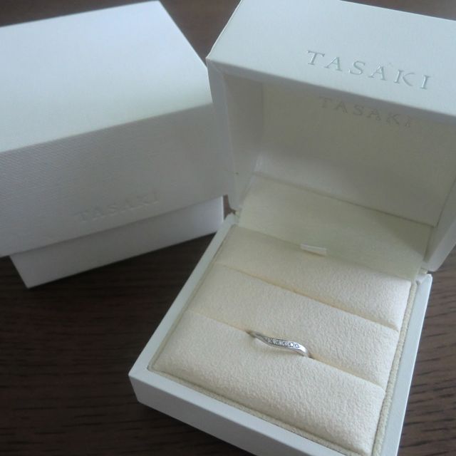 【TASAKI(タサキ)の口コミ】 シンプルなデザイン、且つ、婚約指輪はもらわないので少しでもダイヤが入…