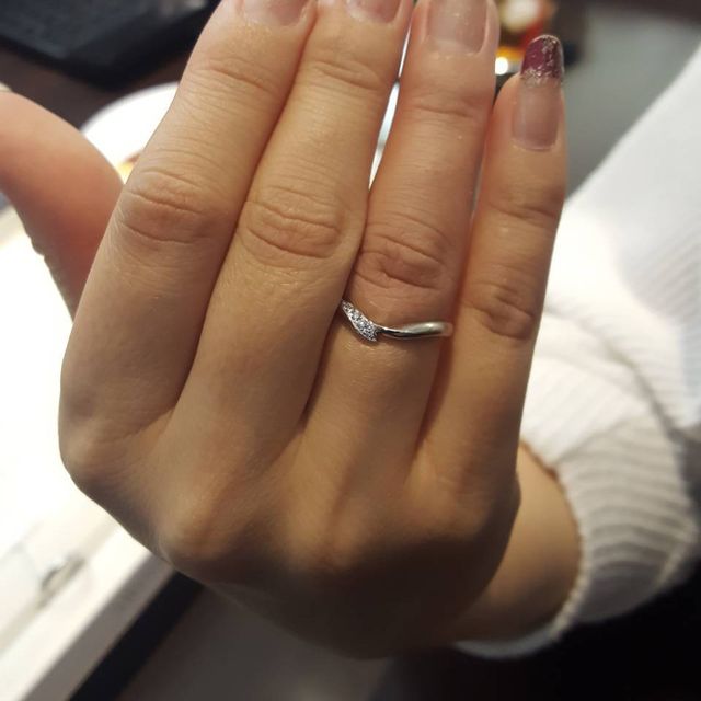 【俄(にわか)の口コミ】 1回目に選びに行った時に、これがいい！と思いました。デザインが特徴的で…