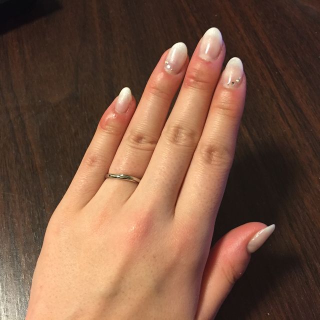 【アンジェリックフォセッテ(Angelique Fossette)の口コミ】 石のないナチュラルなデザインを探しており、ひとひねりした華奢な形に惹…