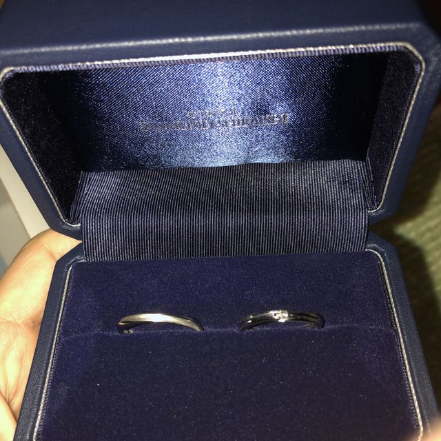 【銀座ダイヤモンドシライシの口コミ】 新郎新婦ともに末永く身につけれるように付け心地の良いものを選んだ。シ…