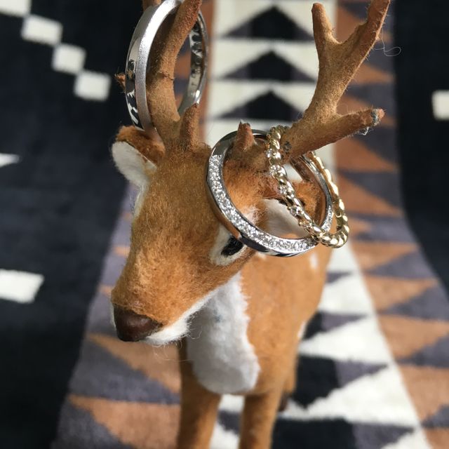 【アトリエ ルブエ 石の花の口コミ】 ・人と違う指輪が欲しかった
・色々なブランドを見てもしっくりくるものが…