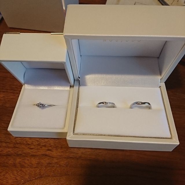 【宝寿堂(ほうじゅどう)の口コミ】 新婦側にメレダイヤをこれでもか！とつけてもとても安価でした。
しかもそ…