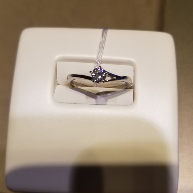 【俄(にわか)の口コミ】 婚約指輪を選びに新潟のブローチの店員さんに相談したところ、お互いの誕…