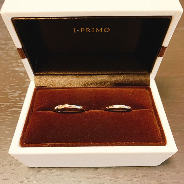 【アイプリモ(I-PRIMO)の口コミ】 ウェーブのかかったデザインとなっており、シンプルながらもさりげなく輝…