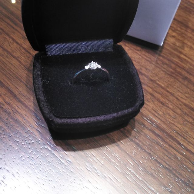 【BROOCH(ブローチ)の口コミ】 クリスマスのサプライズプロポーズを検討しており、シンプルなデザインを…