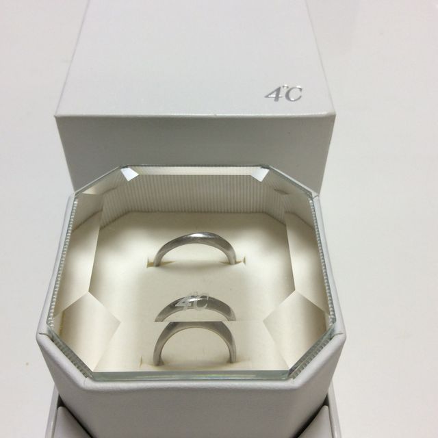 【4℃ BRIDAL(ヨンドシーブライダル)の口コミ】 価格が予算と合っていたこと。ただの輪っかではなく少し捻れているデザイ…