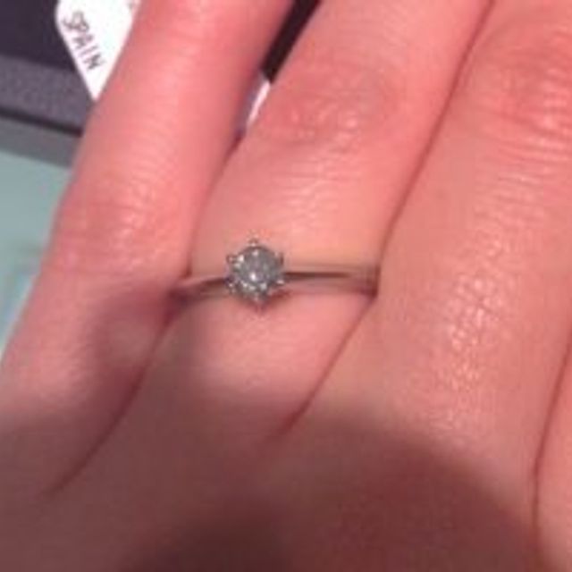 【ティファニー(Tiffany & Co.)の口コミ】 ティファニーの婚約指輪といえばまずはこれ、といった王道中の王道ティフ…