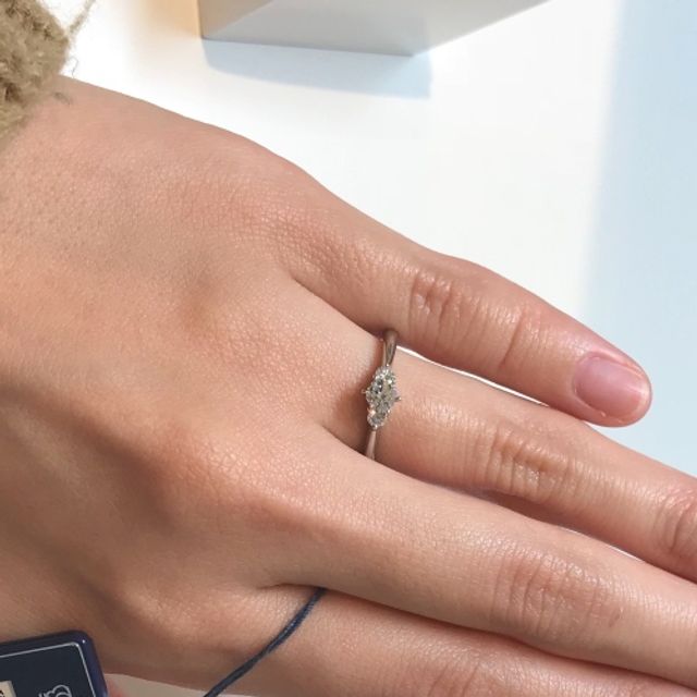 【ROYAL ASSCHER(ロイヤル・アッシャー)の口コミ】 特に気に入ったのが白く輝くダイヤモンドであり、日常的に使用するのであ…