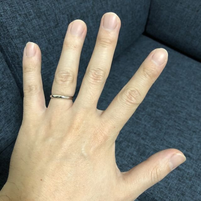 【銀座ダイヤモンドシライシの口コミ】 男性はシンプルなデザインで仕事中もきにならないから良かった。
女性のは…