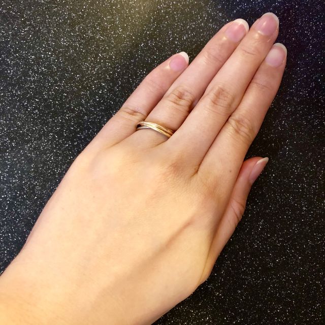 【カルティエ(Cartier)の口コミ】 結婚指輪といえば、プラチナをよく聞きますが、普段つけるアクセサリーが…