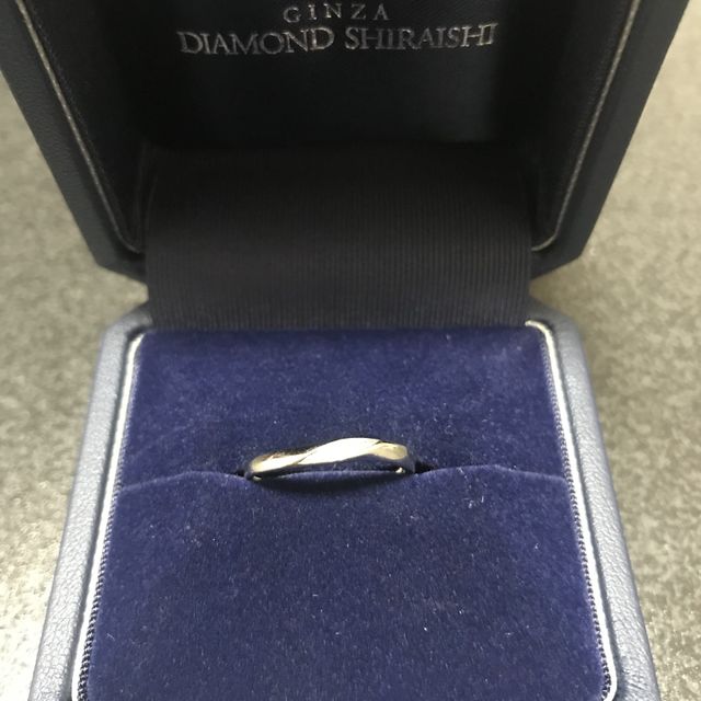 【銀座ダイヤモンドシライシの口コミ】 １つ１つの指輪を職人が手作りしているところに魅力を感じます。また、シ…