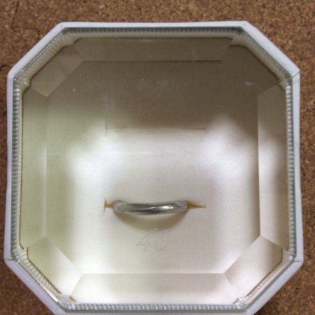 【4℃ BRIDAL(ヨンドシーブライダル)の口コミ】 4℃というブランドという憧れと、指輪にひねりのあるデザインが良いという…