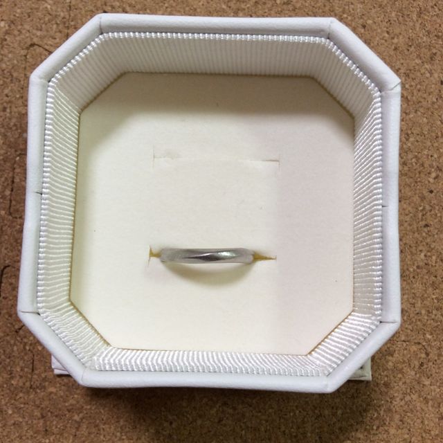 【4℃ BRIDAL(ヨンドシーブライダル)の口コミ】 4℃というブランドという憧れと、指輪にひねりのあるデザインが良いという…