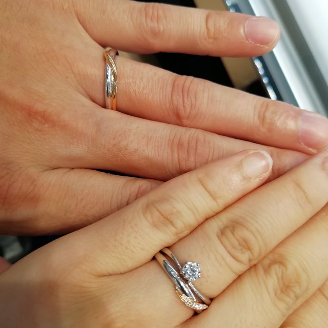 【GALA JEWELRY(ガラジュエリー)の口コミ】 素敵なデザインと何よりリーズナブルなところに惹かれました。

ウェーブ…