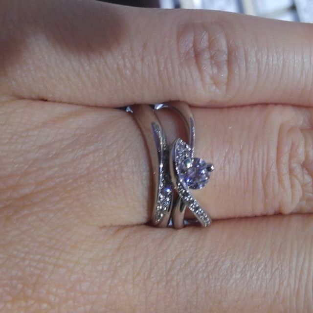 【VENUS TEARS(ヴィーナスティアーズ)の口コミ】 あまり見ない個性的なデザインでありながら造りがしっかりとしているのが…