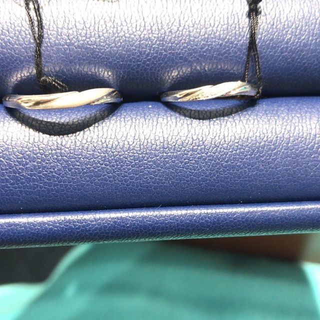 【エクセルコダイヤモンド(EXELCO DIAMOND)の口コミ】 シンプルな中にもねじれた形のデザイン性が良かった。ねじれ部分の溝も深…