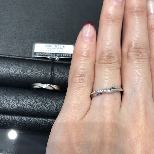 【エクセルコダイヤモンド(EXELCO DIAMOND)の口コミ】 カタログにも載っているリングで、パッと目に入ってきたのがこちらのリン…