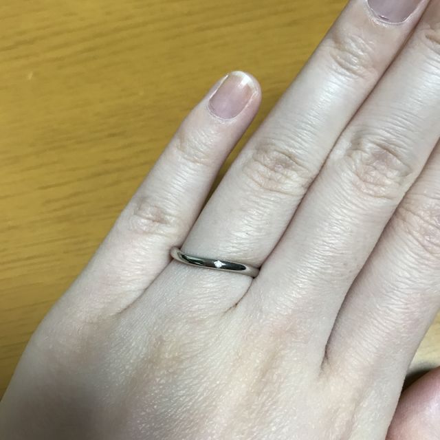 【アイプリモ(I-PRIMO)の口コミ】 デザインが完全に自分好みでした。
細身のデザインで指を華奢に見せてくれ…