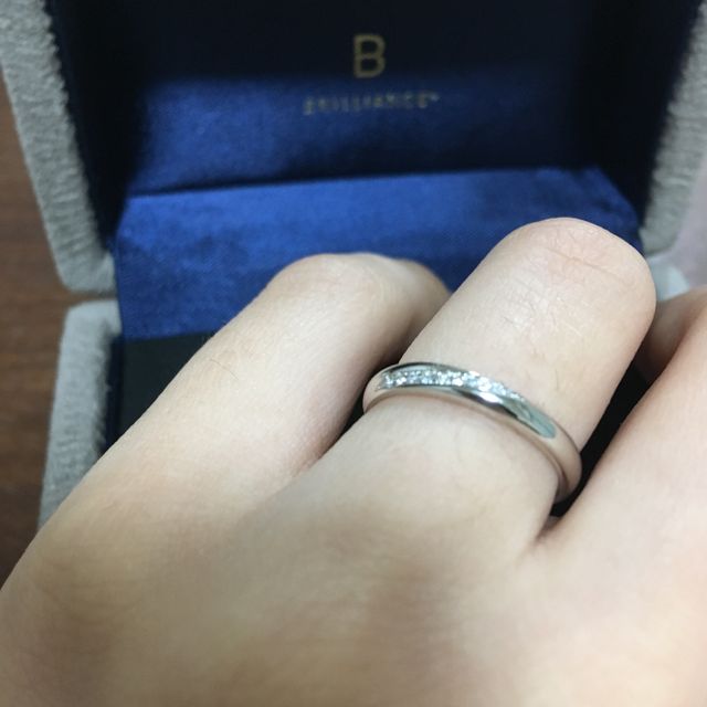 【BRILLIANCE+(ブリリアンスプラス)の口コミ】 指が綺麗にみえて、個性的すぎない感じがよかったです。
つけ心地が非常に…