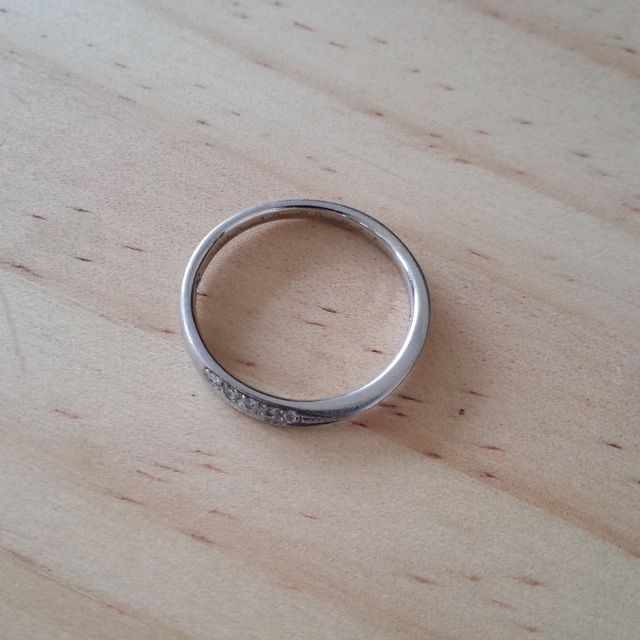 【銀座ダイヤモンドシライシの口コミ】 指が短く、ふっくらしていてくいこみやすいので、指がきれいに見えるもの…