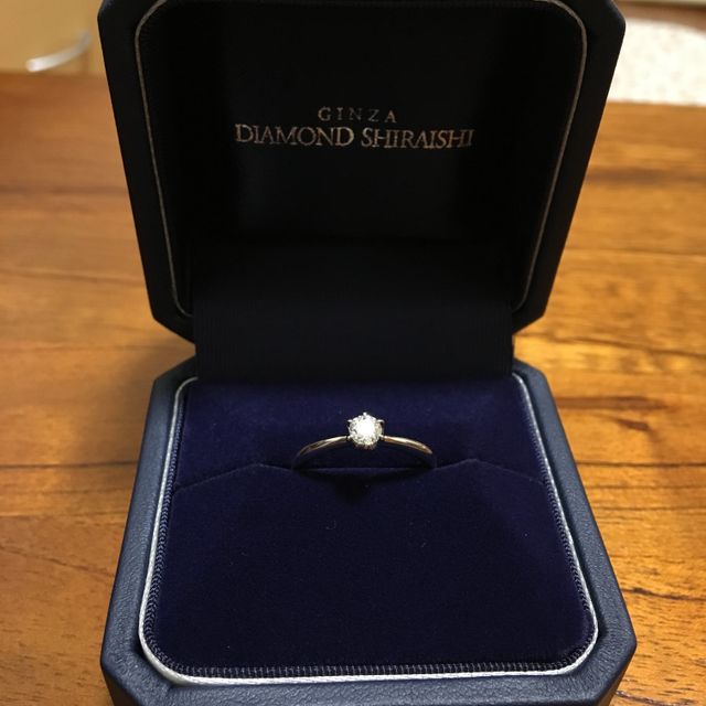 【銀座ダイヤモンドシライシの口コミ】 小さなダイヤが付いている部分と付いていない部分があり、場面によって使…