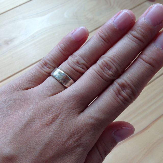 【杢目金屋(もくめがねや)の口コミ】 幅が広めな結婚指輪を探していて、こちらのブランドにめぐり会いました。…