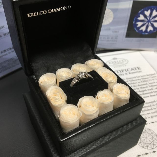 【エクセルコダイヤモンド(EXELCO DIAMOND)の口コミ】 まずリングの爪が4本で、十字に付いてるもにこだわりました。4本で十字は…