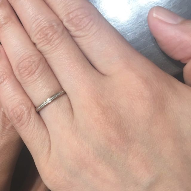 【LUCIE(ルシエ)の口コミ】 シンプルですっきりとしたデザインでありながら、プラチナのミル打ちが非…