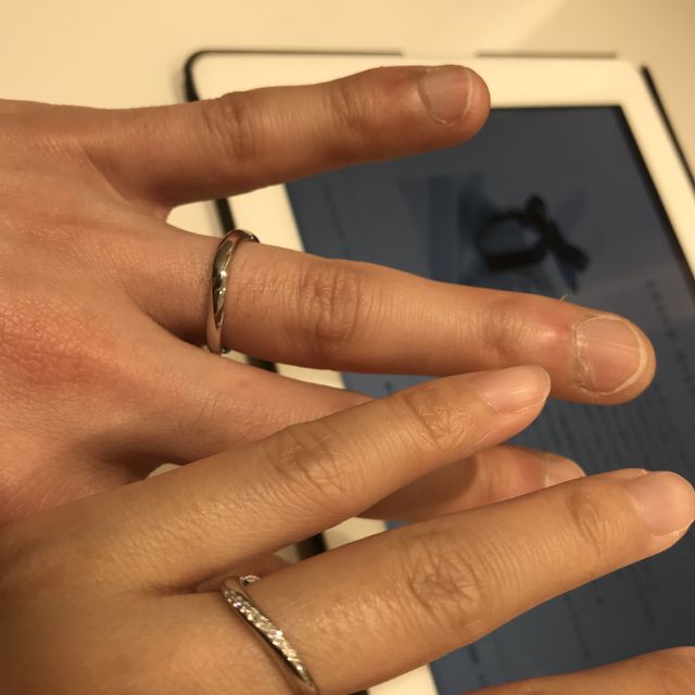 【4℃ BRIDAL(ヨンドシーブライダル)の口コミ】 たくさん種類がある中で候補を二つにしぼったうちの一つです。キラキラし…