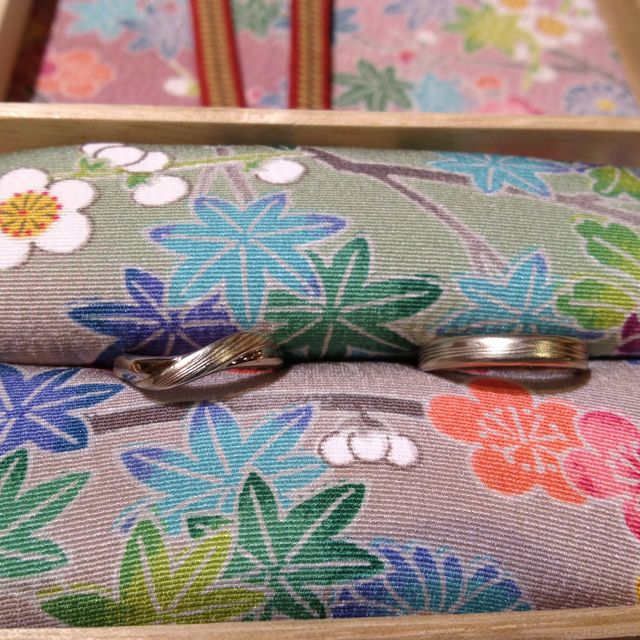 【杢目金屋(もくめがねや)の口コミ】 複数の金属を混ぜて和風の木目模様ができます。その木目部分をふたつに分…