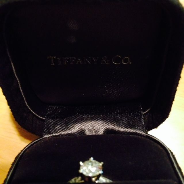 【ティファニー(Tiffany & Co.)の口コミ】 デザインとブランドはすぐに気に入ったのですが、４Cがなかなか妥協できず…