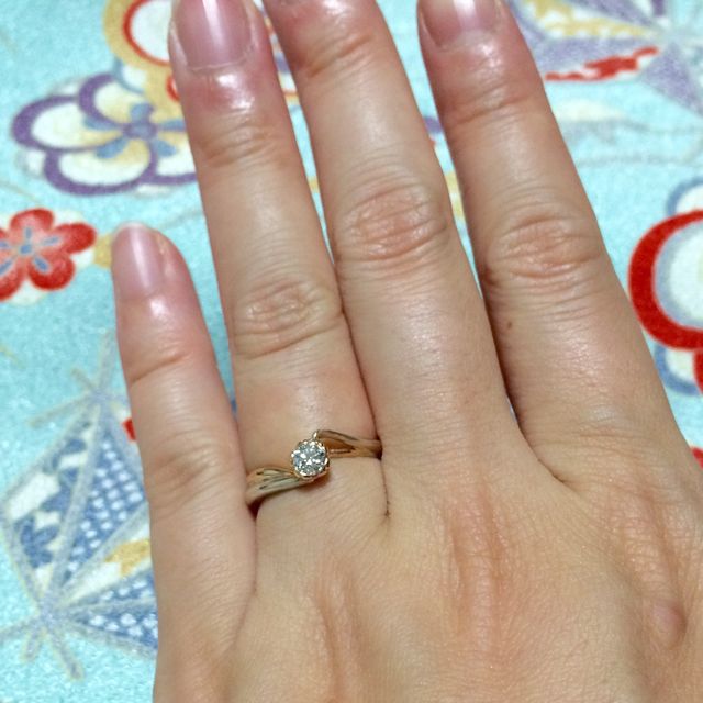 【杢目金屋(もくめがねや)の口コミ】 指輪部分には伝統工芸である複数の金属を混ぜて作る木目が使われています…