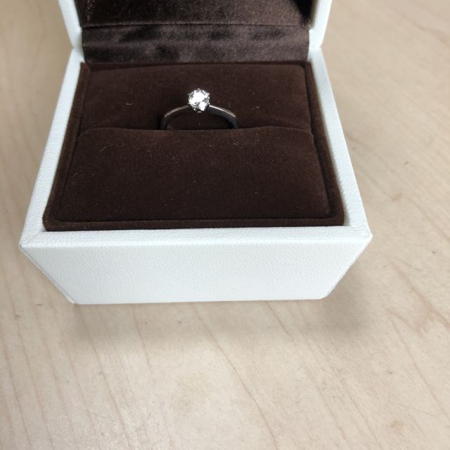【アイプリモ(I-PRIMO)の口コミ】 シンプルな婚約指輪を探していて、アイプリモさんのシリウスが一番しっく…
