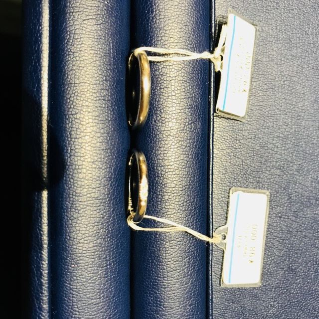 【銀座ダイヤモンドシライシの口コミ】 新婦が購入した結婚指輪はダイヤが三石入っており、入り方も綺麗だったの…