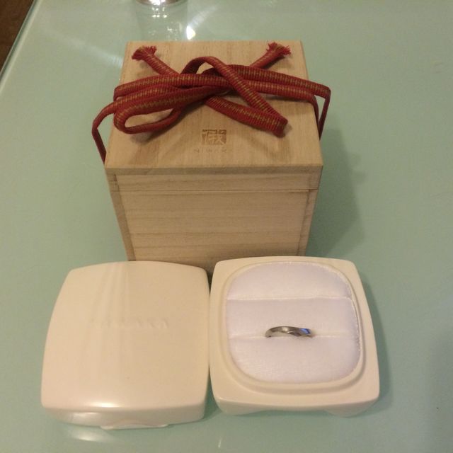 【俄(にわか)の口コミ】 シンプルだが存在感が強く、コンセプトである「ふたりの想いを重ねていく…