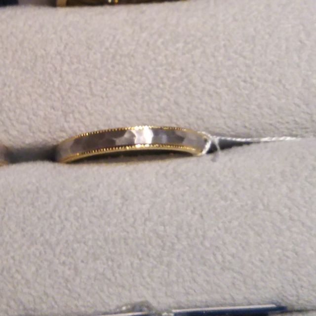 【ith(イズ)の口コミ】 他の店舗ではあまりなかったデザインでリングの表面がデコボコしているよ…