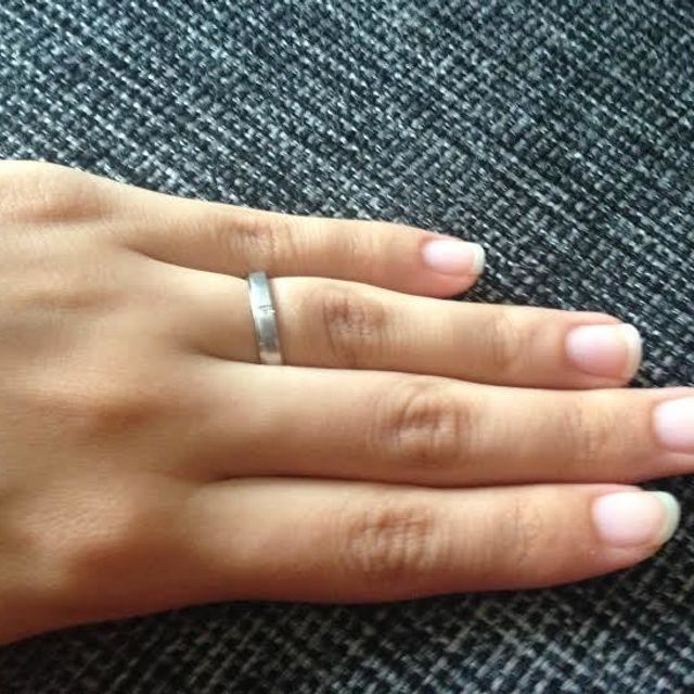 【CAFERING(カフェリング)の口コミ】 マットな質感でシンプルなデザインが気に入りました。シンプルだけれど中…