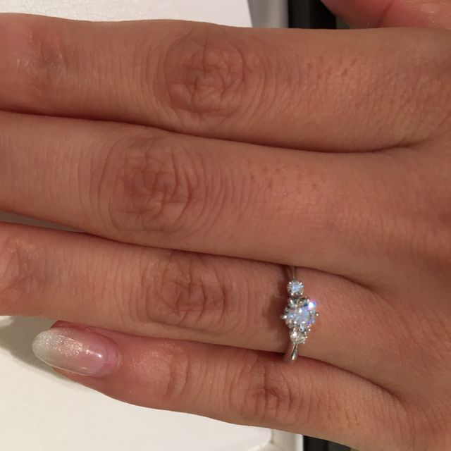 【MIKIMOTO(ミキモト)の口コミ】 ダイヤが３つ並んでるいる
婚約指輪を探していたので
探していたものがあ…