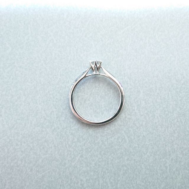 【銀座ダイヤモンドシライシの口コミ】 第一に、ダイアモンドを持つ部分が高く設計されているため、単独でも綺麗…